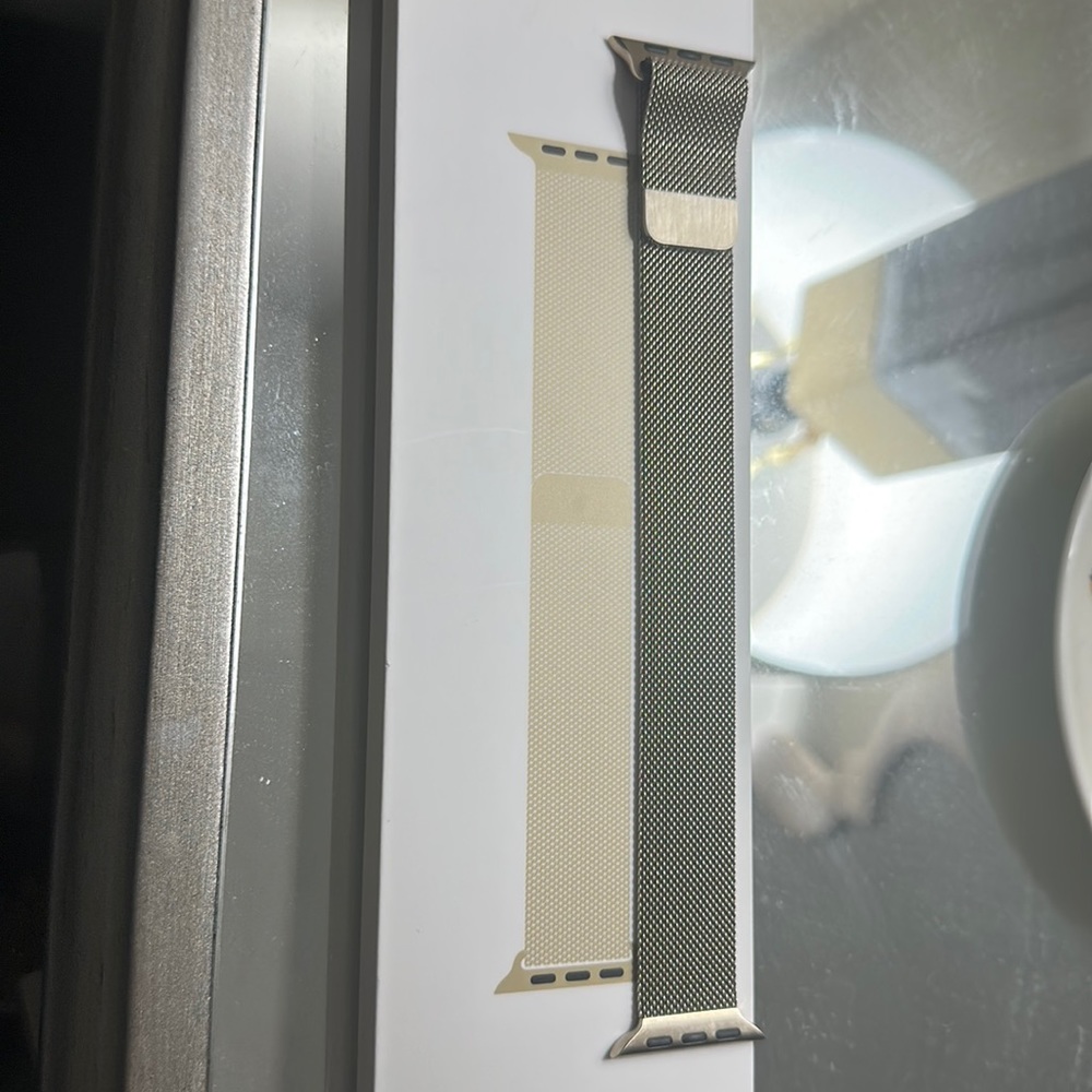 Barely used Apple Watch gold band milanese loop
